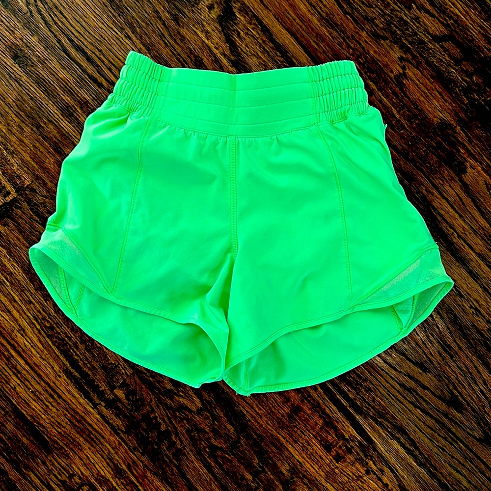 Lululemon hotty hot 4” shorts